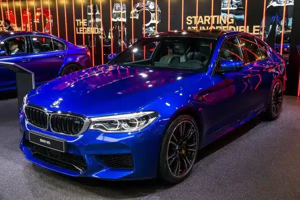 BMW M5 Allemagne bleu métallisé