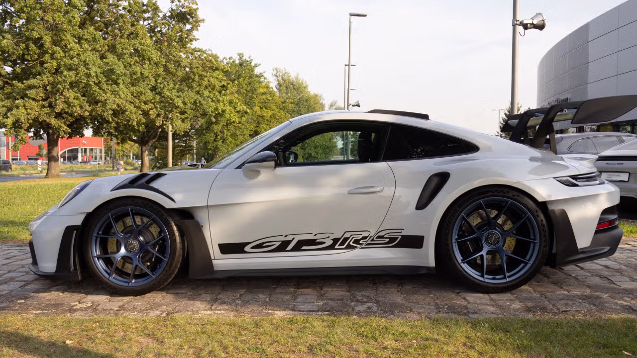 Porsche 911 992 GT3 RS Pack Weissach blanche