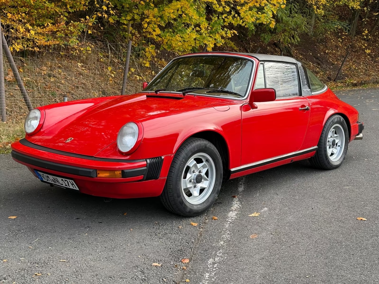 Porsche 930 Turbo Targa rouge jantes blanches Allemagne