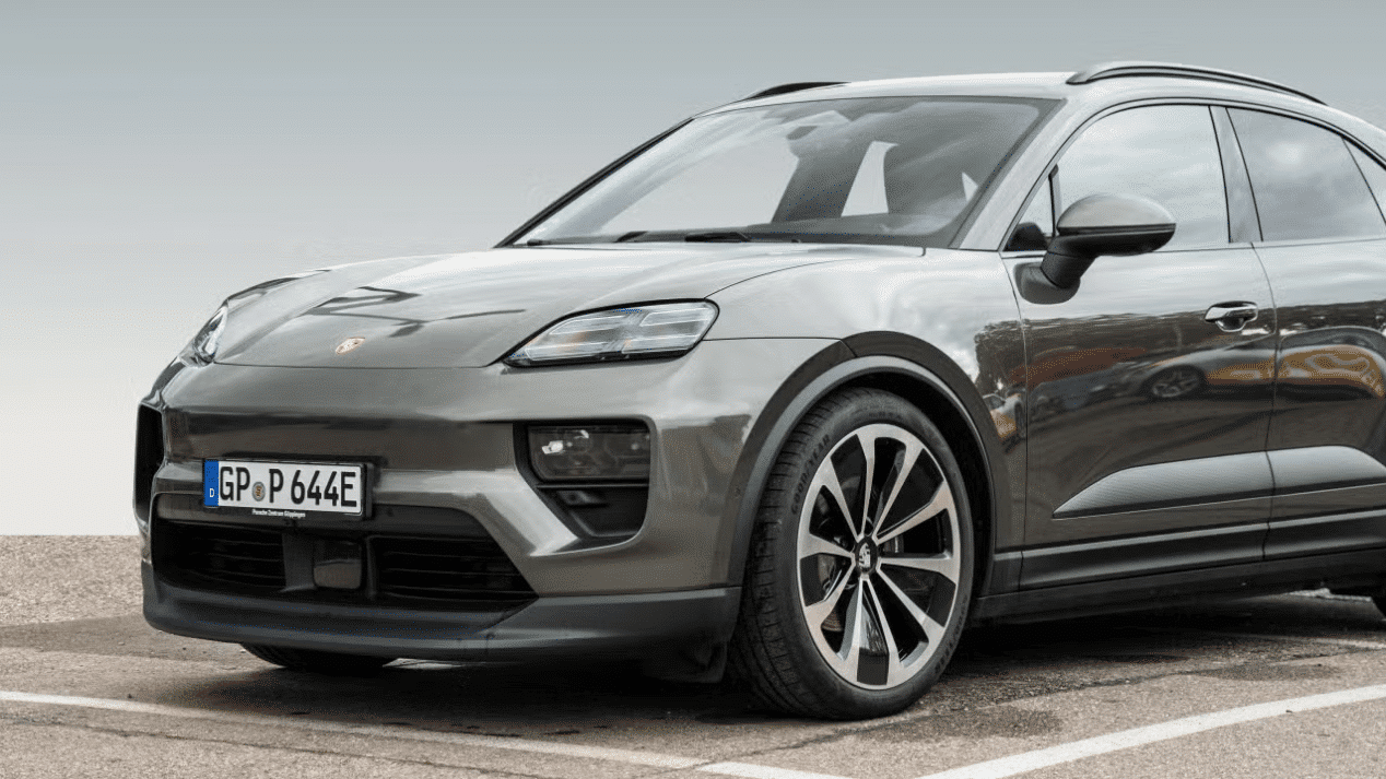 Porsche Macan 4 électrique 2024 vert aventurine intérieur cuir noir full options
