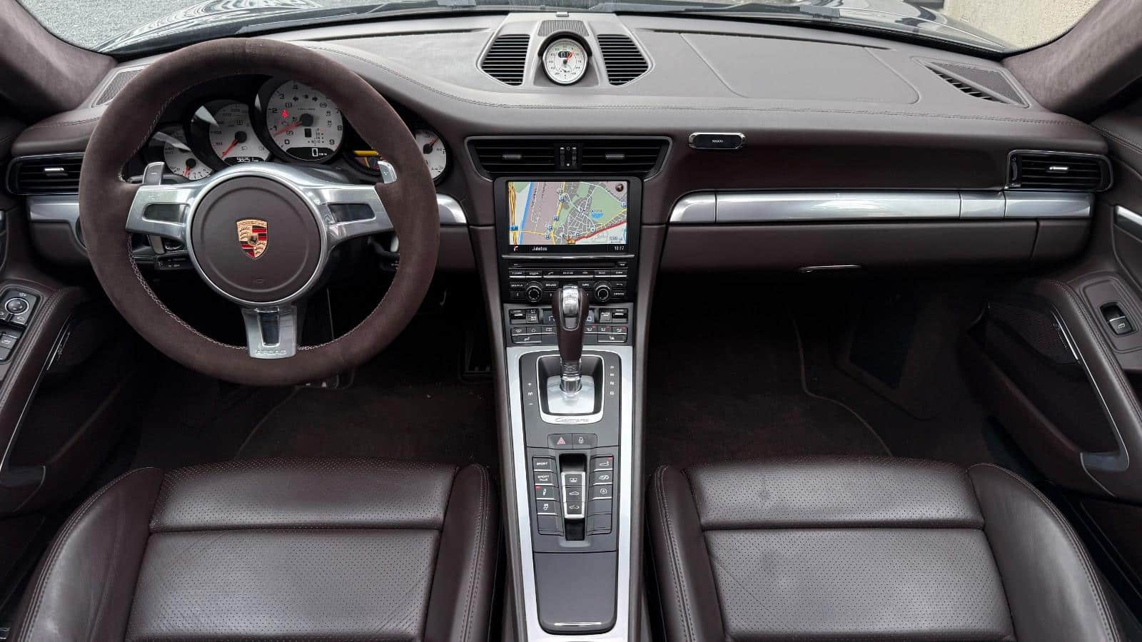 Porsche 911 type 991.1 Carrera poste de conduite intérieur cuir marron volant sport