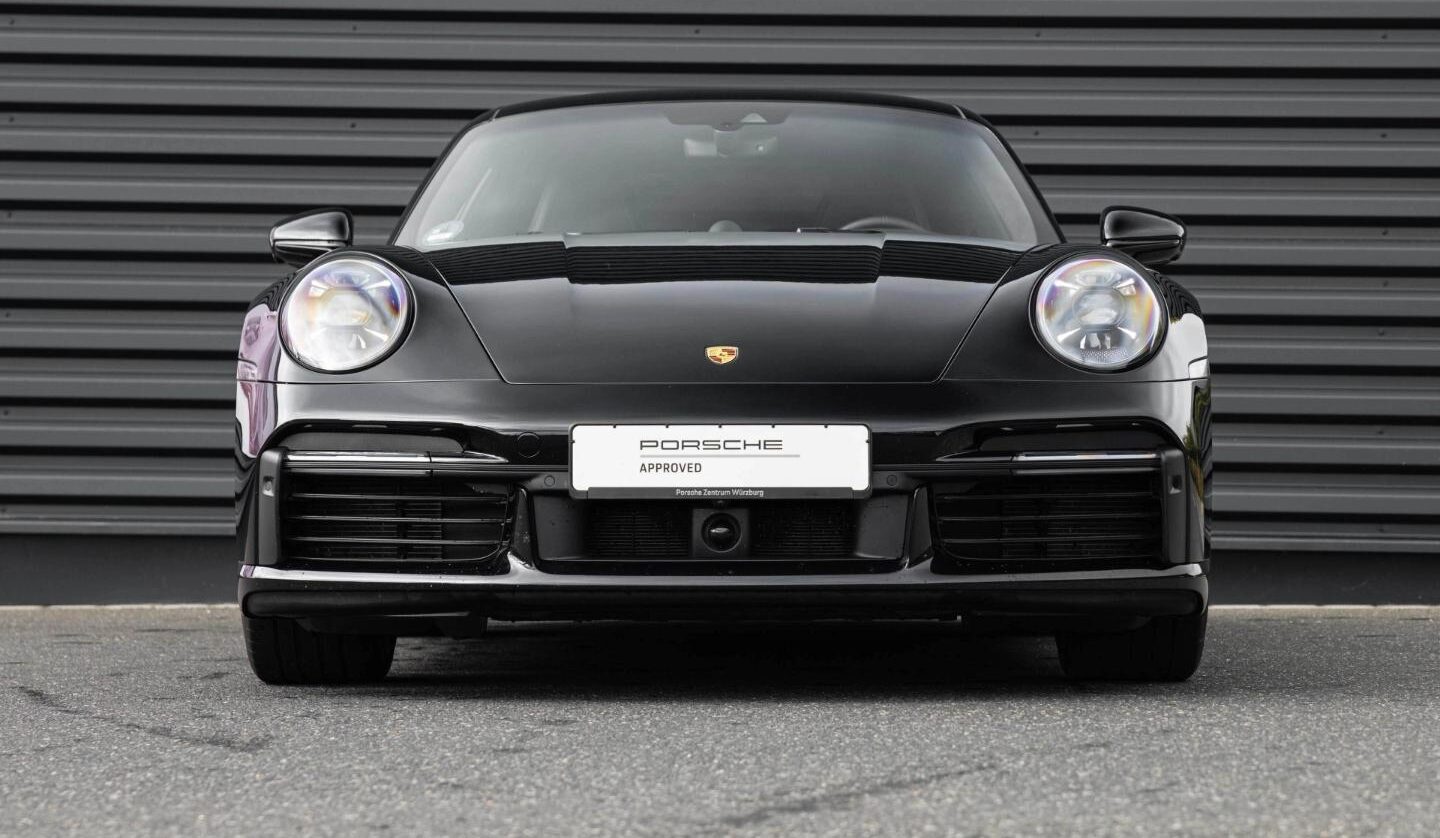 Porsche 992.1 Turbo coupé full black en Centre Porsche Allemagne