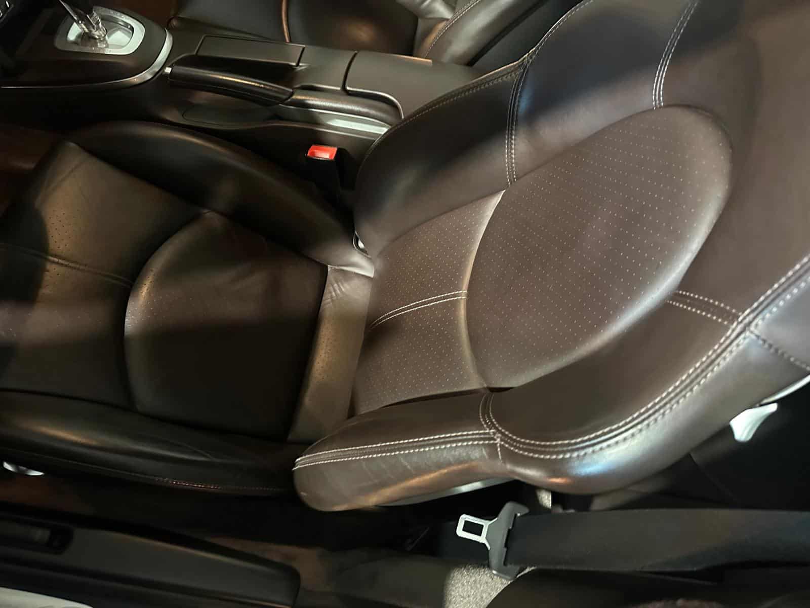 Vue siège conducteur Porsche 997 en très beau cuir marron