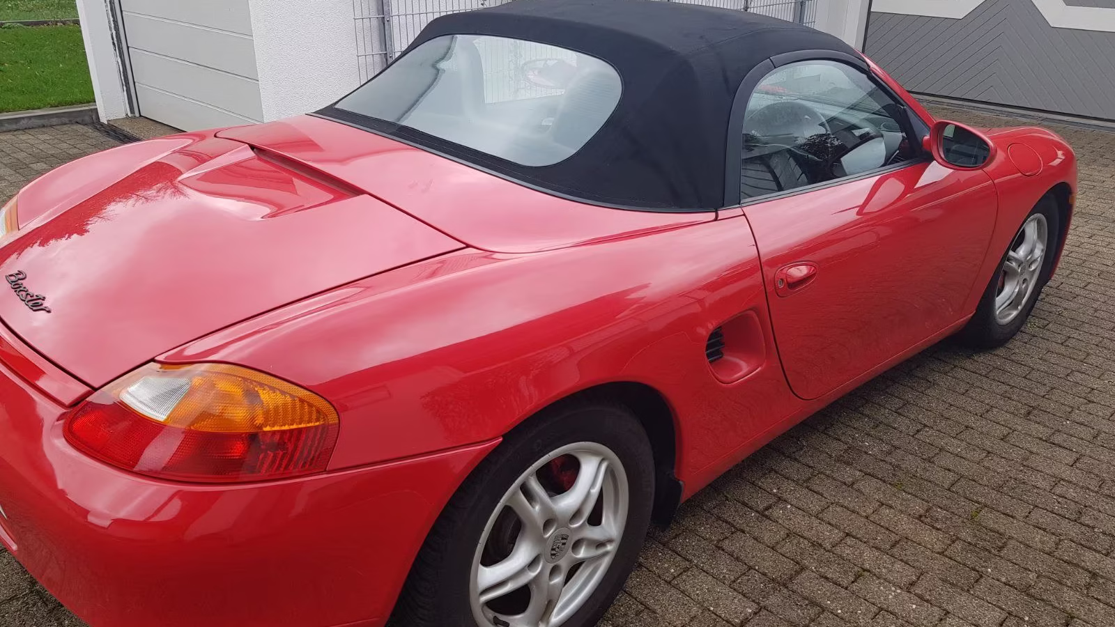 Porsche Boxster 986 rouge AR