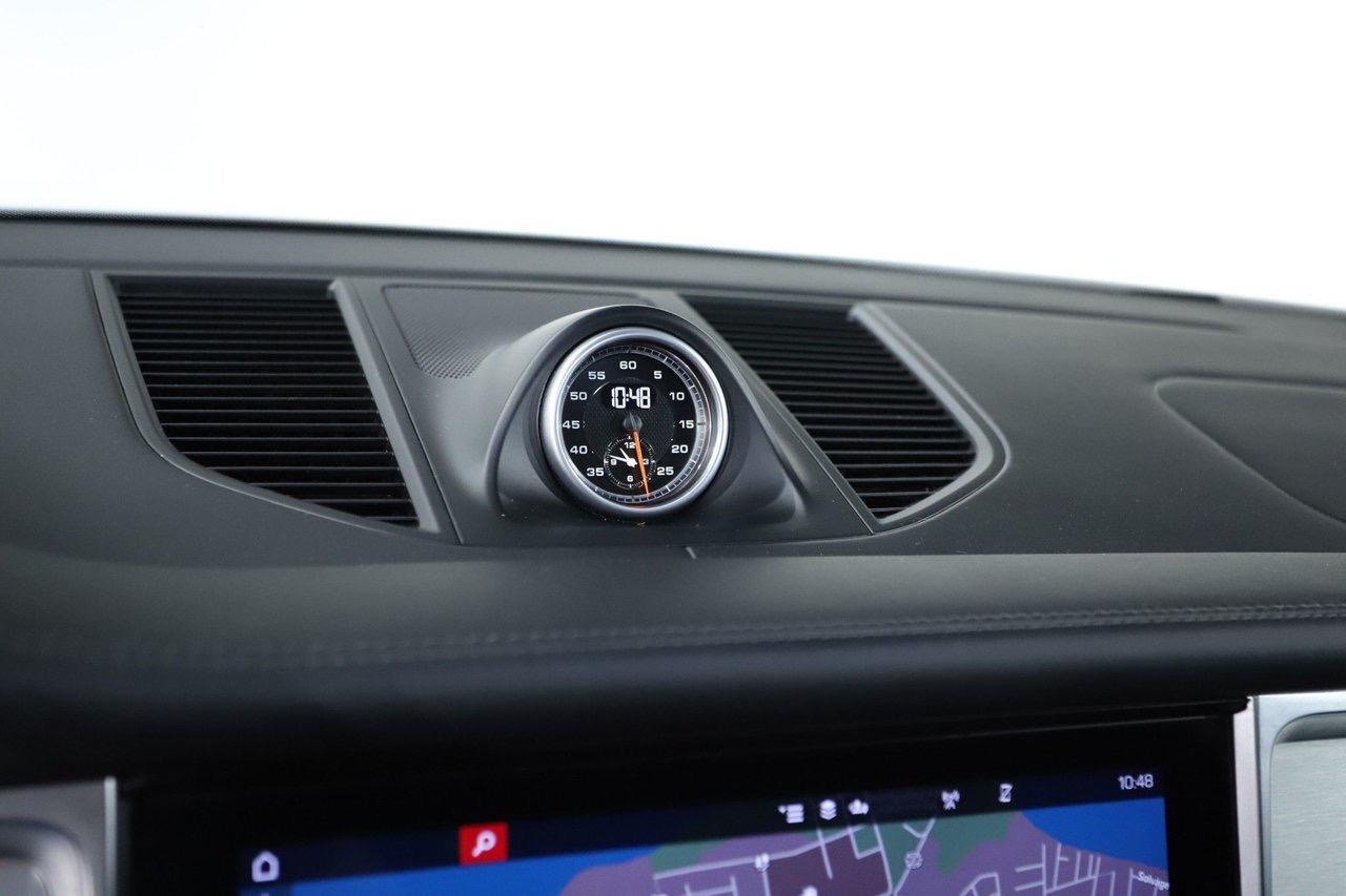 Porsche Macan Turbo phase 2 440 ch full black pas sport chrono