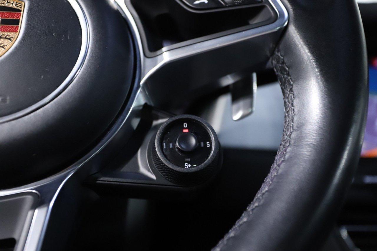 Porsche Macan Turbo phase 2 440 ch volant sport design option sport+