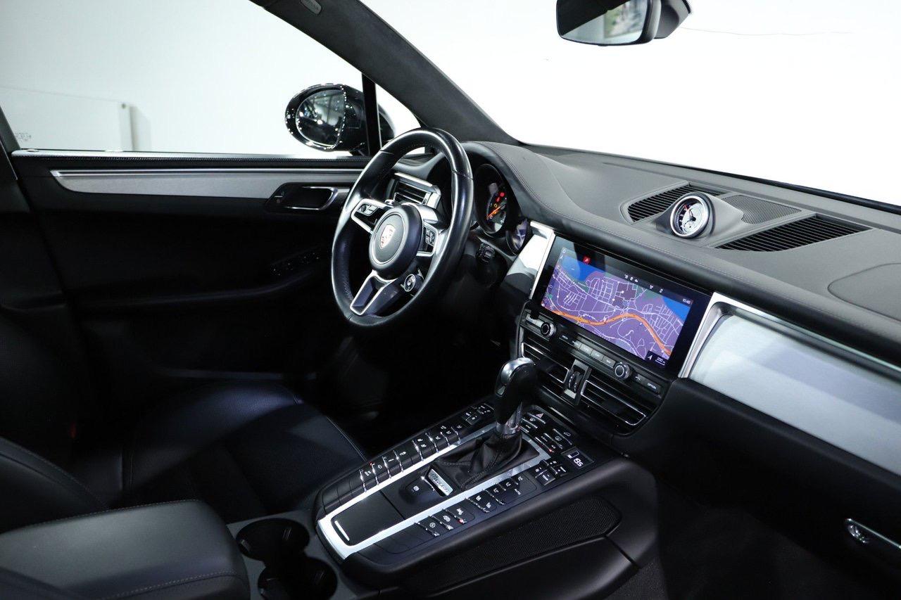 Porsche Macan Turbo phase 2 440 ch full black poste de conduite
