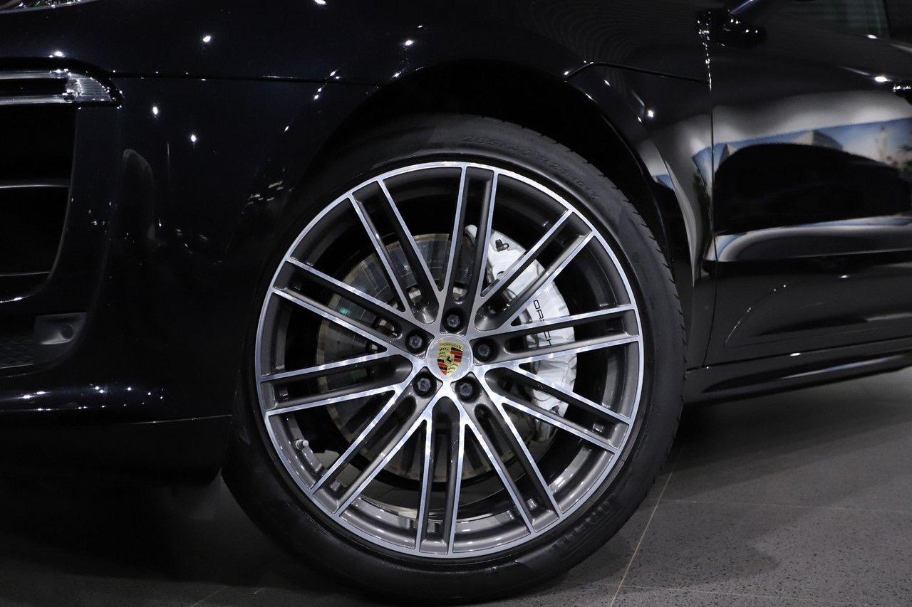 Porsche Macan Turbo phase 2 440 ch full black jante alliage Turbo design