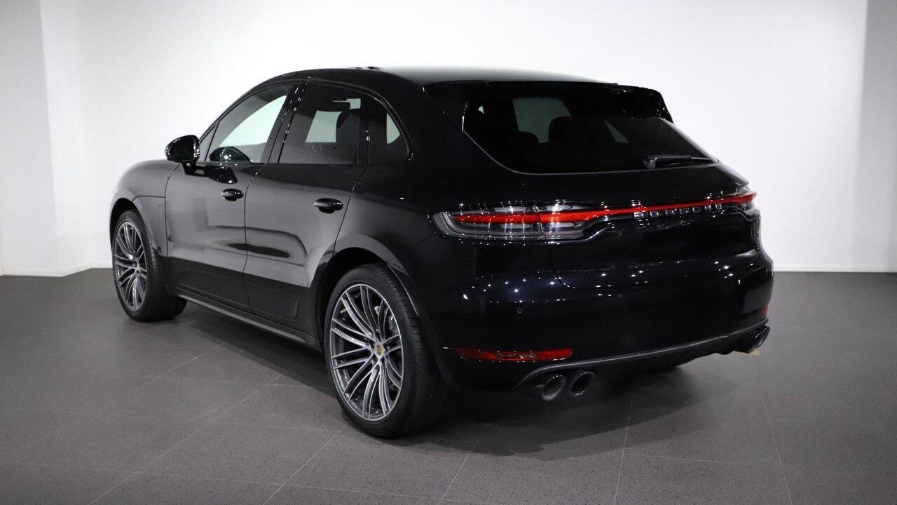 Porsche Macan Turbo phase 2 440 ch full black Allemagne vue profil G