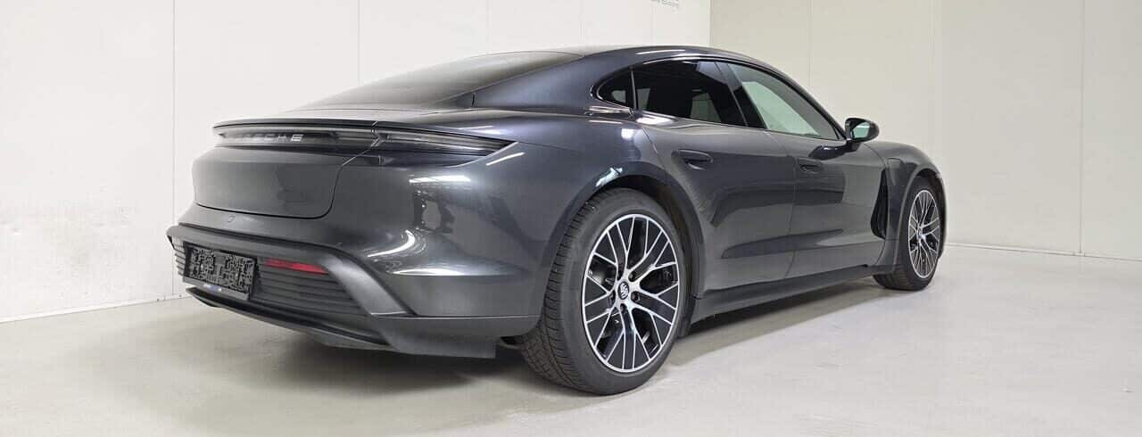 Porsche Taycan berline 2020 grise