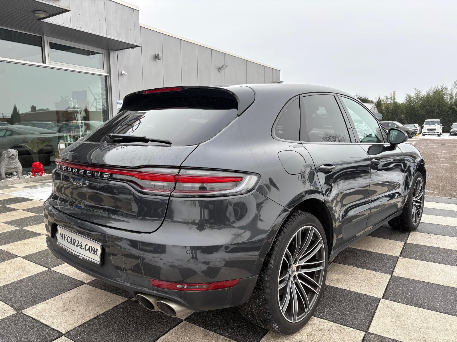 Porsche Macan S 2019 phase 2 gris volcano 354ch - Extérieur vue arrière avec bandeau lumineux