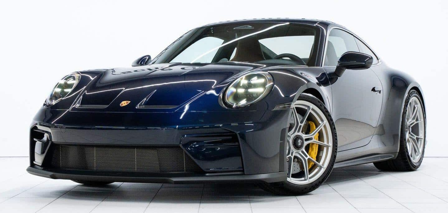 Porsche 911 GT3 type 992 phase 2 neuve full black avec Package Touring vue avant phares LED PDLS+