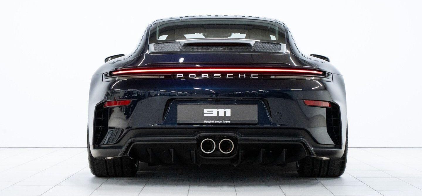 Porsche 911 type 992 phase 2 GT3 neuve full black avec Package Touring Vue diffuseur arrière double sortie échappement
