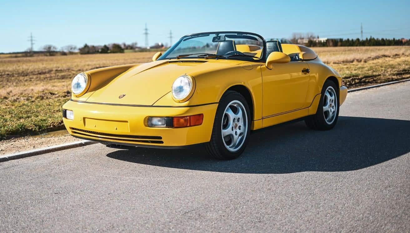 Porsche 911 964 speedster jaune racing face avant