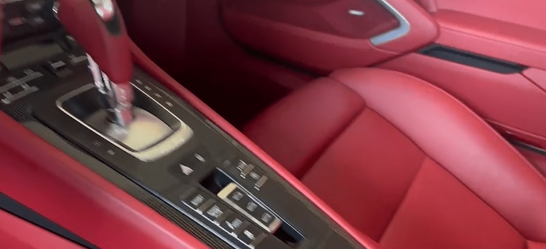 Porsche 911 type 991.1 Turbo S GT Silver intérieur cuir rouge