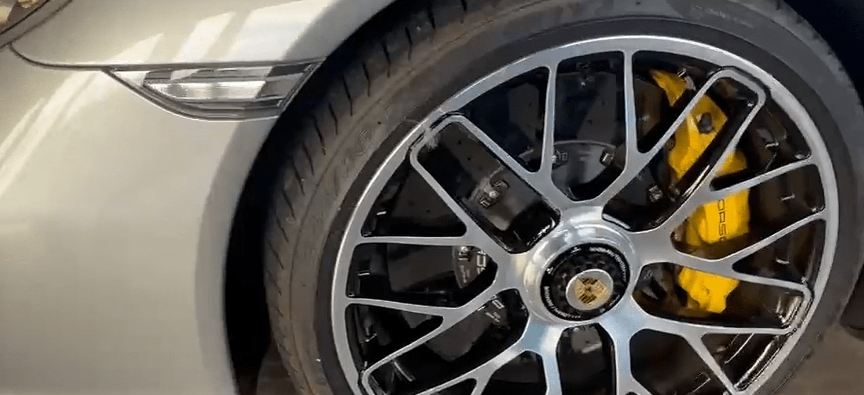 Porsche 911 991 Turbo S 2014 GT Silver freins PCCB