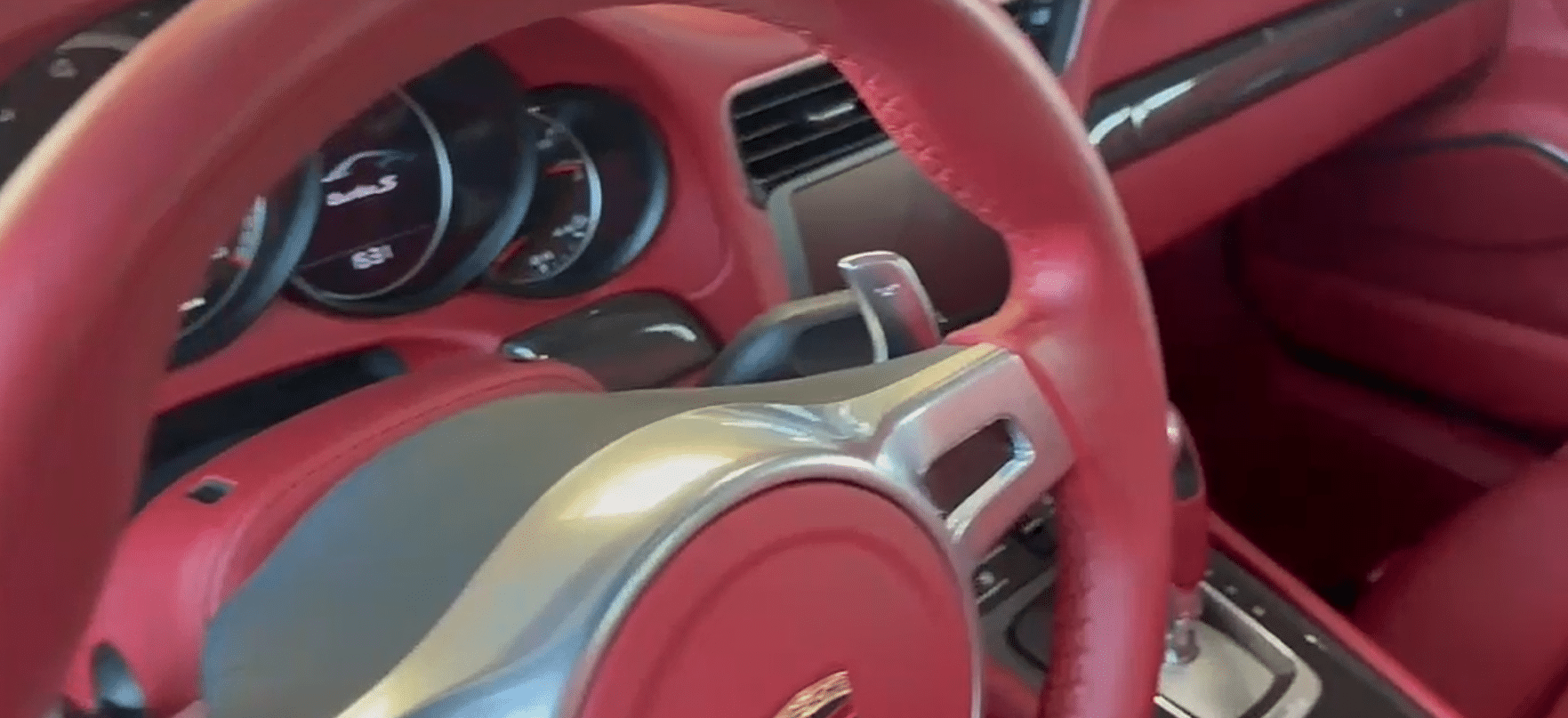 Porsche 911 991 Turbo S 2014 intérieur cuir rouge