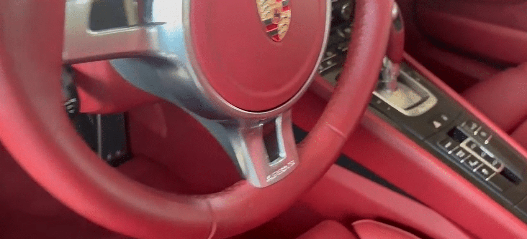 Porsche 911 991 Turbo S 2014 intérieur cuir rouge