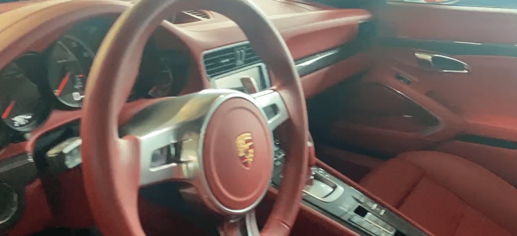 Porsche 911 991 Turbo S 2014 intérieur cuir rouge
