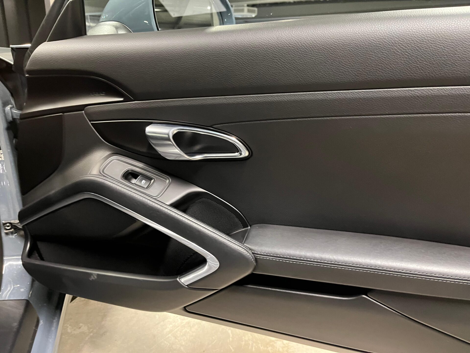 Porsche 911 type 991 phase 2 Carrera Cabriolet bleu graphite full cuir noir