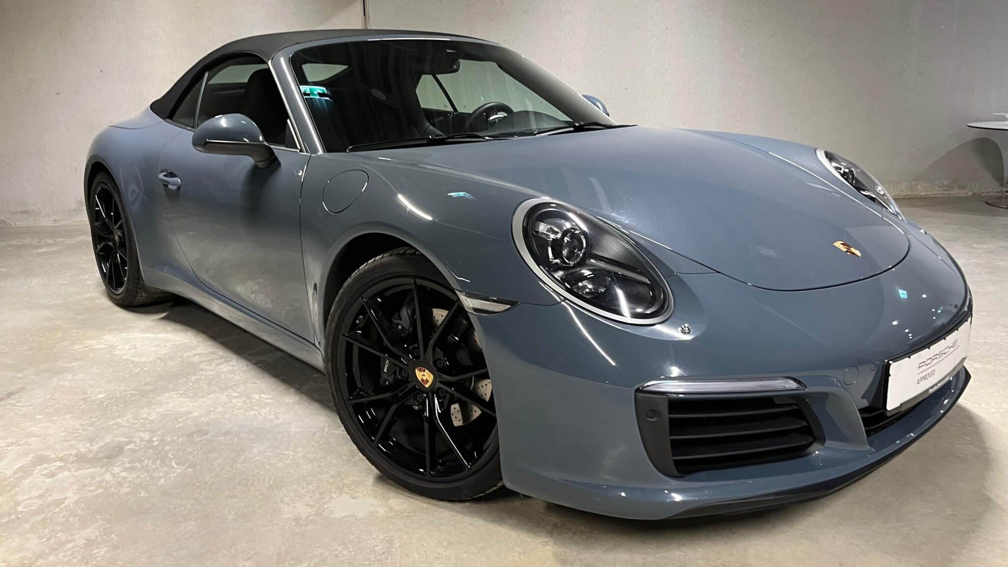 Porsche 911 type 991 phase 2 Carrera Cabriolet bleu graphite en Import