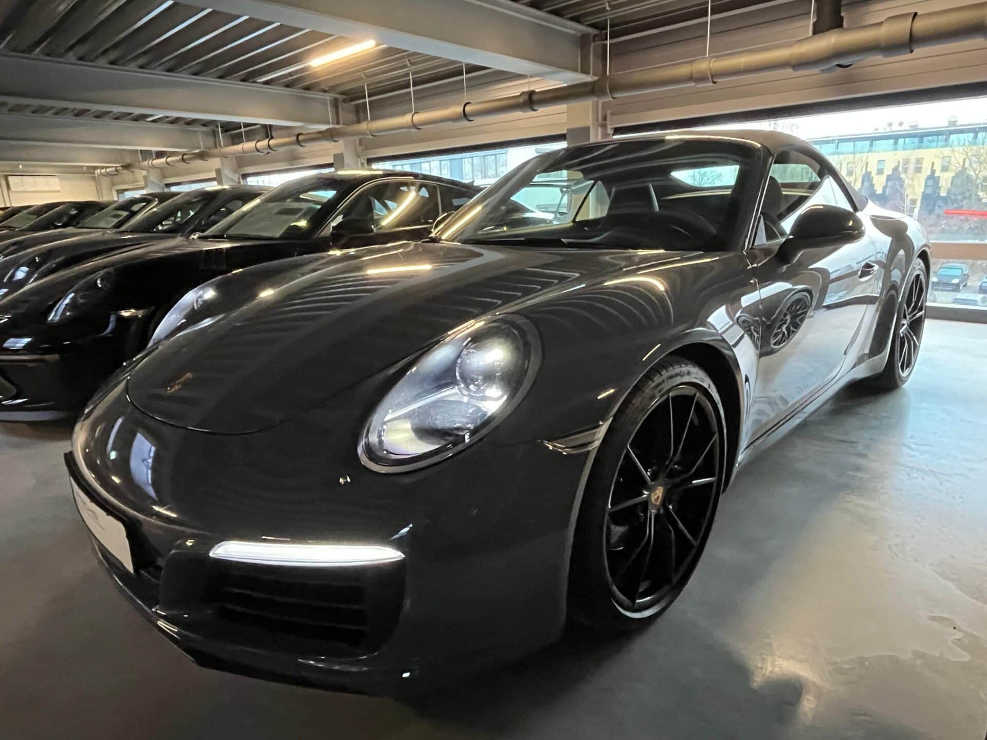 Porsche 911 type 991 phase 2 Carrera Cabriolet bleu graphite feux AV PDLS+