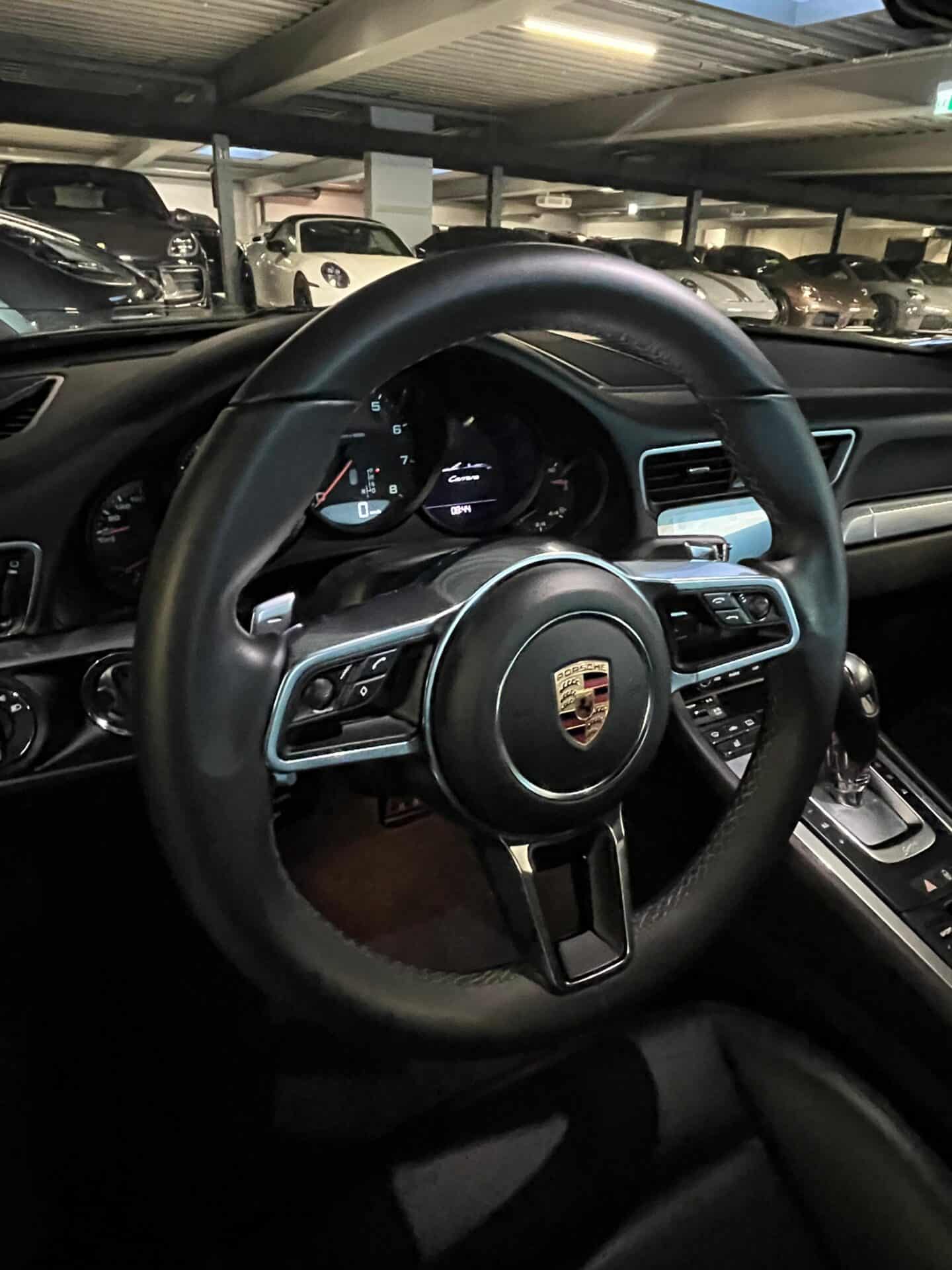 Porsche 911 type 991 phase 2 Carrera Cabriolet bleu graphite volant cuir sport multifonctions