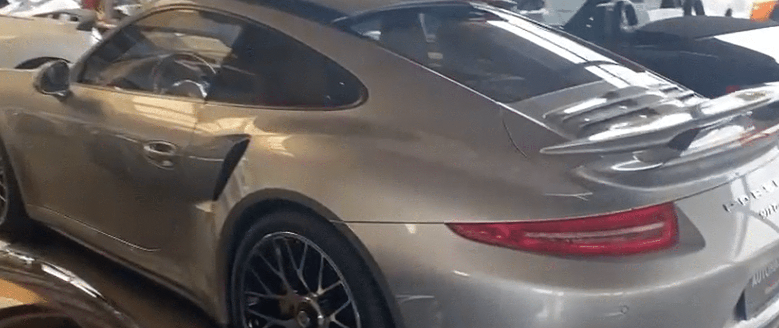 Importation Allemagne Porsche 911 type 991 phase 1 Turbo S PDK Gris argent intérieur cuir étendu rouge