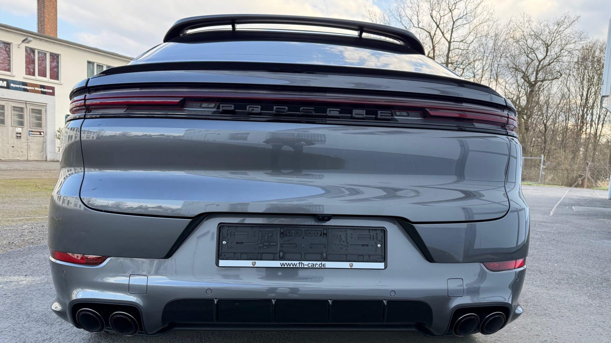Porsche Cayenne e-hybrid Coupé gris quartz intérieur cuir Import Allemagne