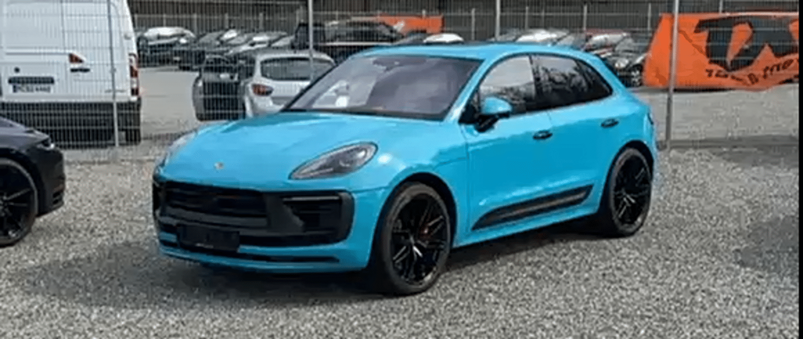 Porsche Macan GTS 2022 bleu miami jantes noires 21 feux PDLS+
