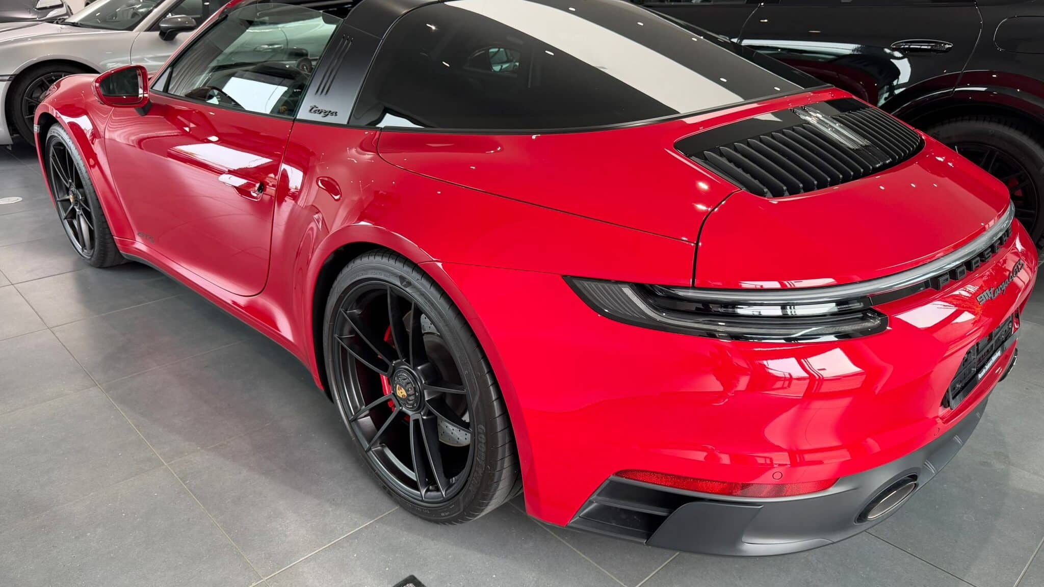 Porsche 911 type 992 phase 1 Targa 4GTS PDK vue arrière gauche