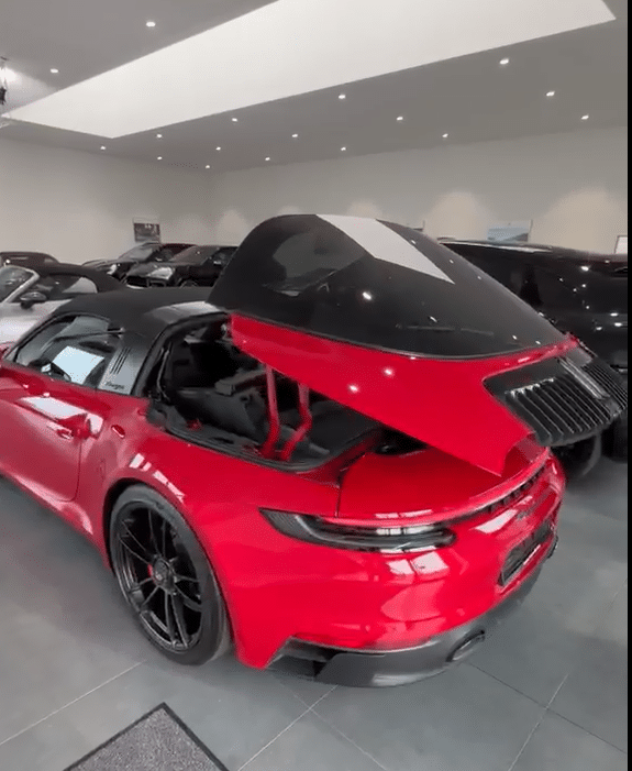 Porsche 911 type 992 phase 1 Targa 4GTS PDK Ouverture du toit
