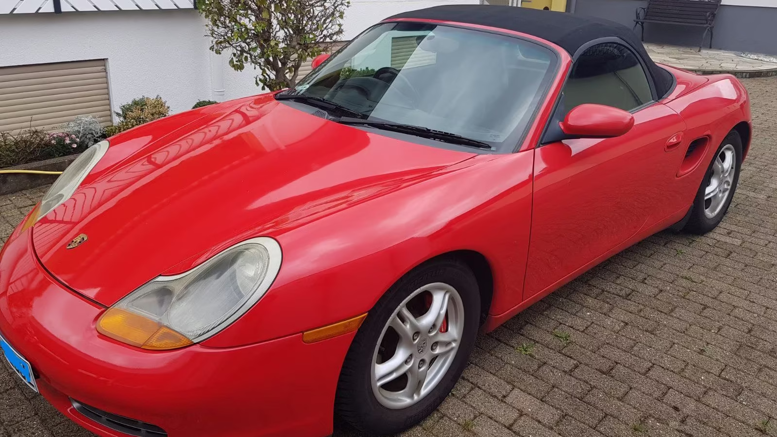 Porsche Boxster 986 rouge AV