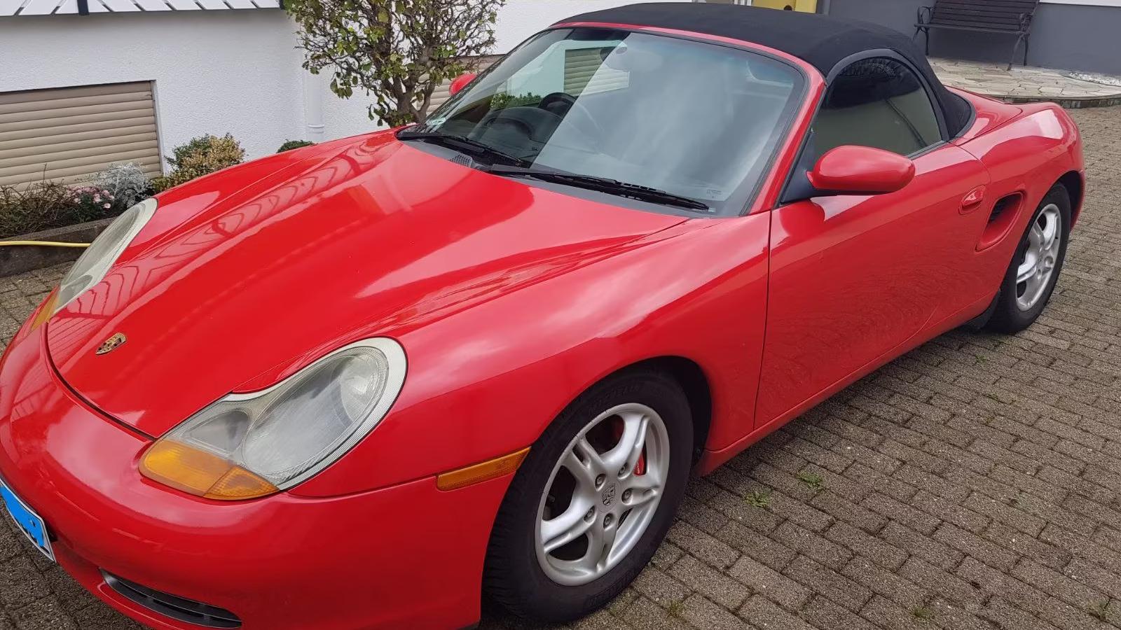 Porsche Boxster 986 rouge AV