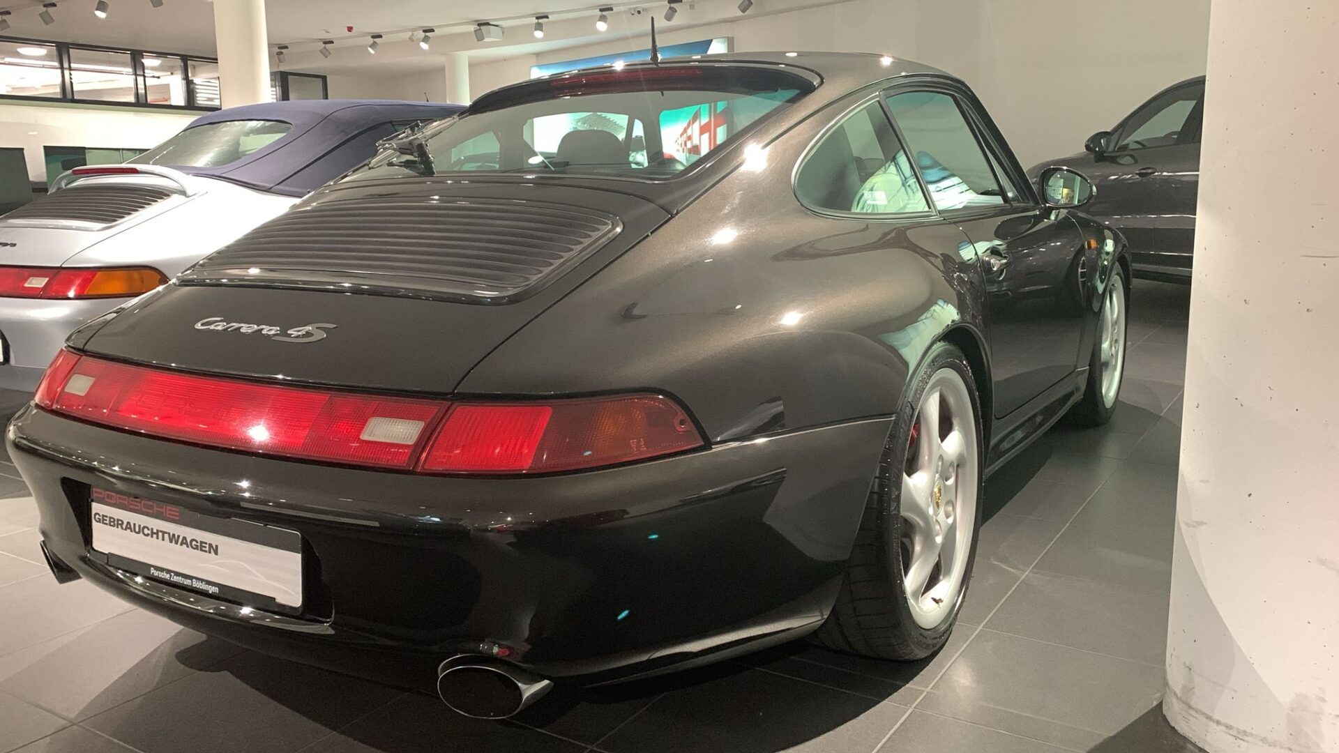 Porsche 911 993 Carrera 4S full black bandeau feux arrières