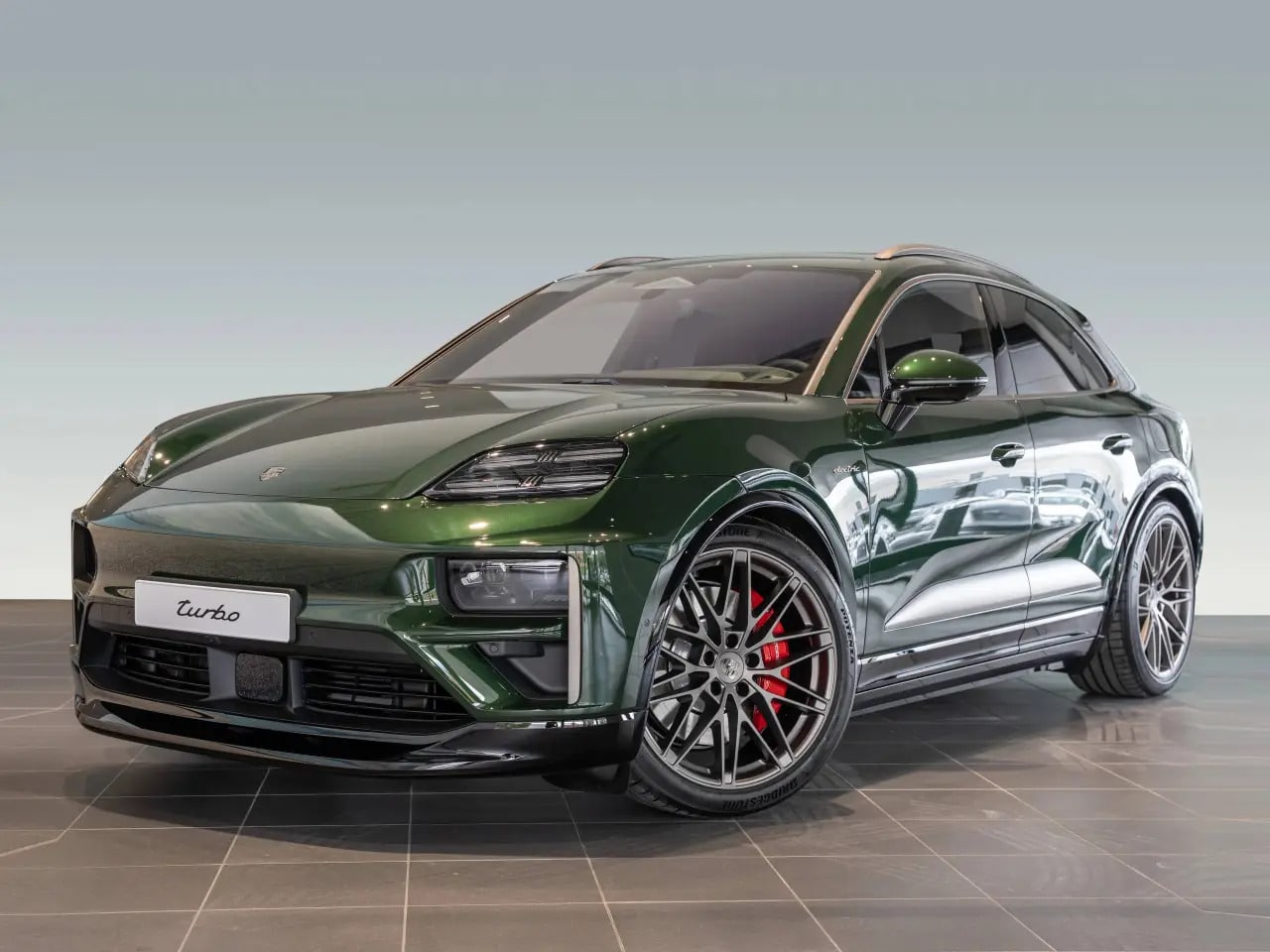Porsche Macan 4 Turbo Electric couleur vert chene