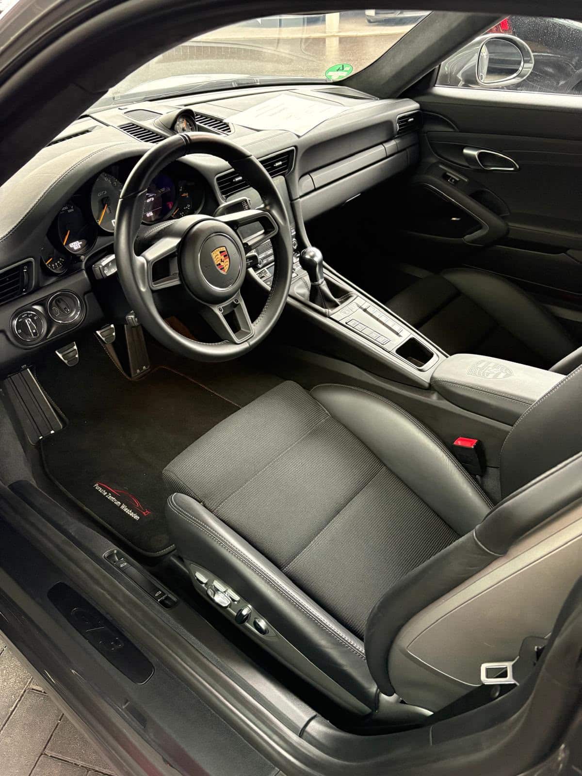 Porsche 911 991.2 GT3 Touring 2018 poste de pilotage volant et sièges sport